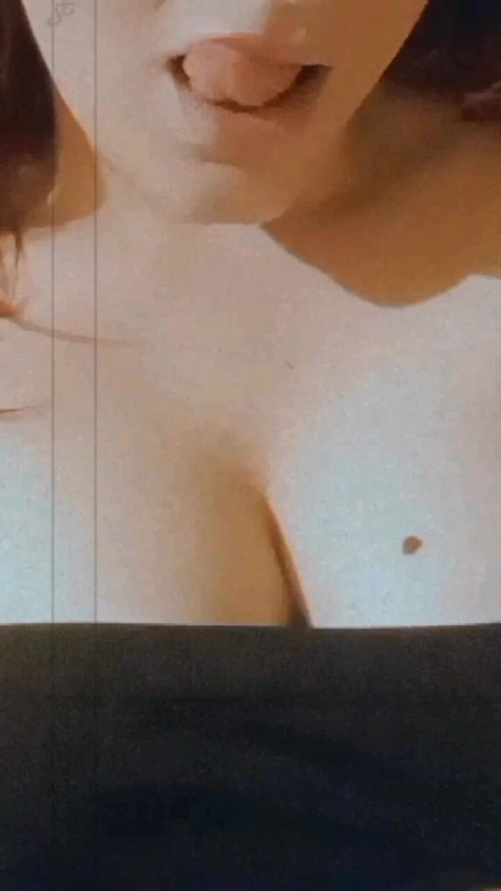 AlessiaAle98: Zobacz, jak pieprzę twoją dziwkę!"