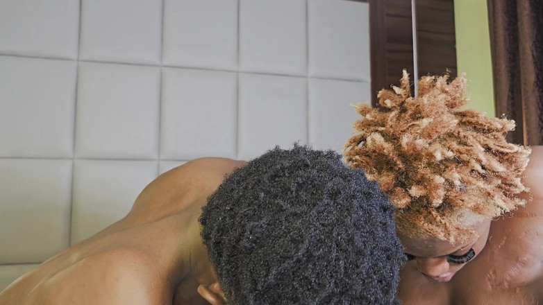 Bulocks: 양성애자 게이 의사에게 무자비하게 따먹히는 87살 올프 마른 할머니