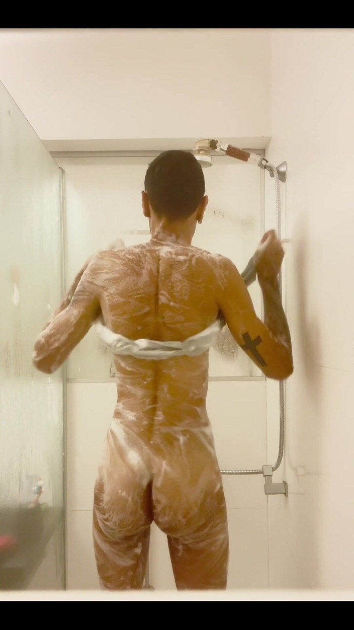 arabeputo: Făcând un duș frumos