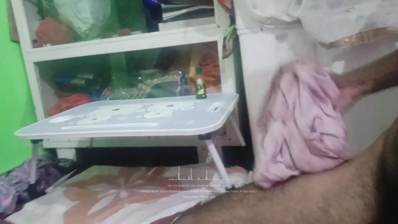 Poojakabir: Gara-gara nggak ada orang di rumah, cowok ini ngajak ngentot...