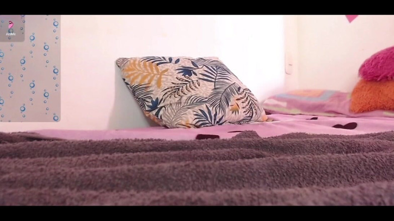 Colombianas amateur: Minyon kız bir hayran için kamerada mastürbasyon yapıyor