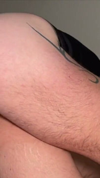 Max scopato da Jess davanti al suo amico