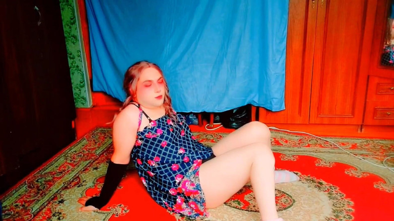 Kitty_Cross: 핑크 장미 꽃다발로 포즈를 취하는 화려한 쉬멜