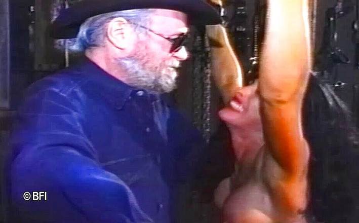 Slave Seks: 傷ついた世界