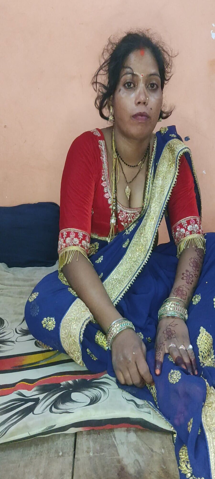 Mamta-Bhabhi-76xx: Demi-sœur gauche du village indien de Lal Saari, tatie gauche...