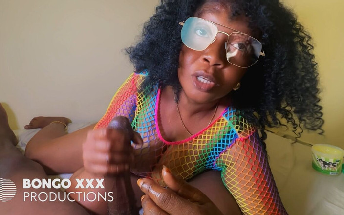 BongoXXX: Mooie Swahili rijpe stiefmoeder betrapt op vreemdgaan door stiefzoon