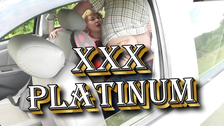 XXX-Platinum: 차 뒷좌석에서 섹스를 보는 임의의 행인. 야외