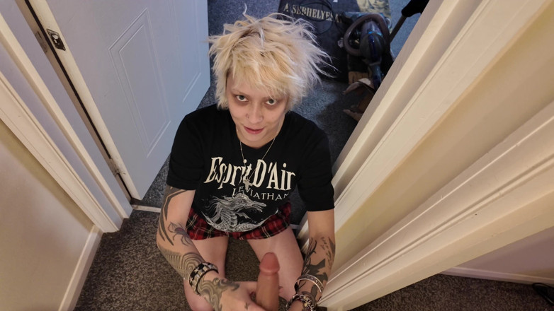 Glitterqueen1999: My Bfs Tiny BFF Giantess