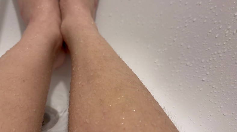 Skinny_lady69: Поклоняйтеся волохатим ногам