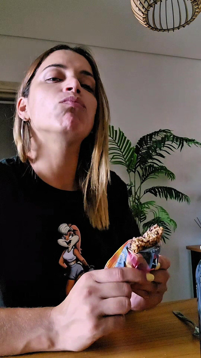 Young big apple: Am luat o gustare cu colegul meu de cameră după...