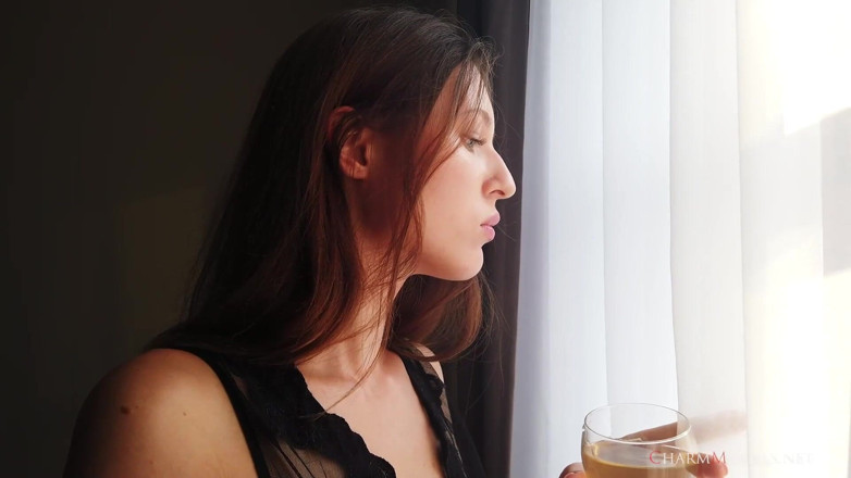CharmModels: 투명한 속옷을 입은 내 부두의 물랑 오라