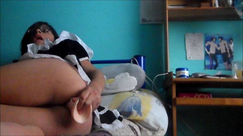 Crystal Phoenix: Maid slut stretch her ass