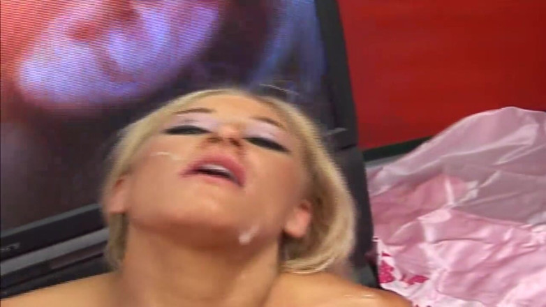 VELVET1984: Blonde Babe Fingers and Sucks to Messy Facial Orgasm