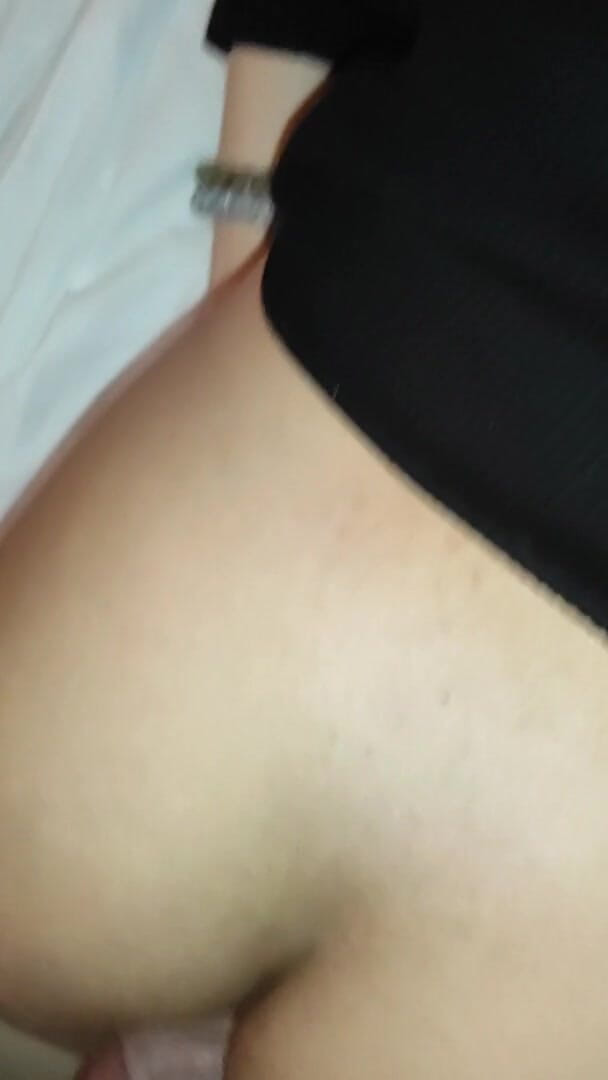 Endemoniados: Sore Anal Fuck with Creampie for a Beautiful Teen