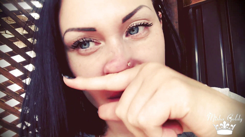 Goddess Misha Goldy: Spompinare shisha fumare dal naso prurito e grattarsi tutto il...