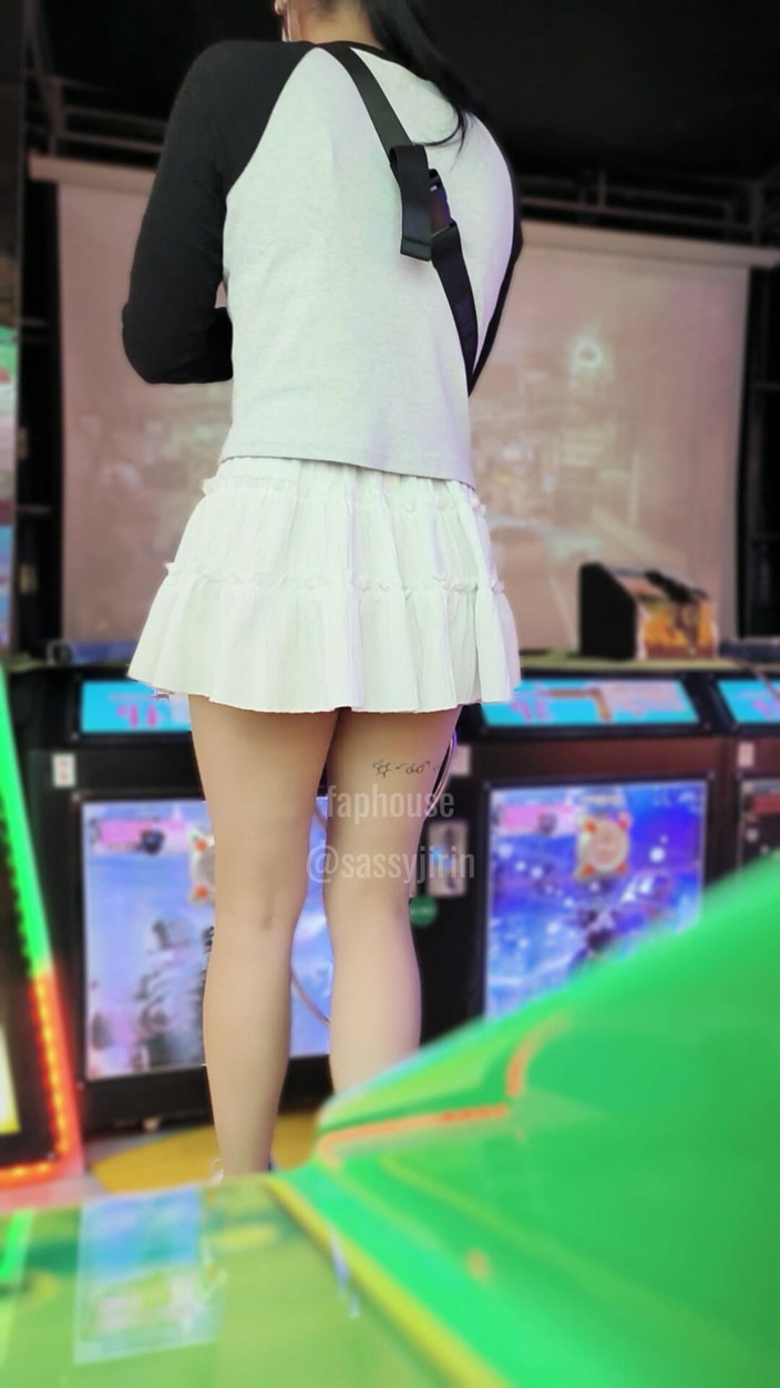 Caged sissy: Caged Sissy: Arcade 1st Try