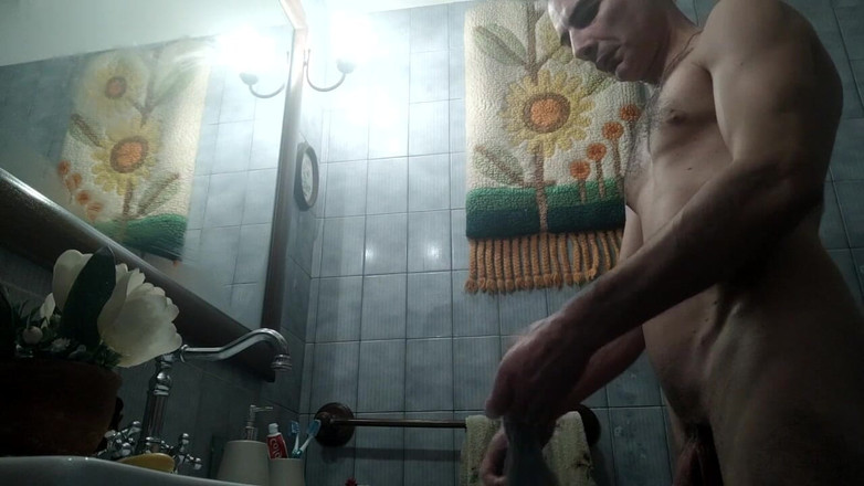 ceien: Geniální nahý ve vaně