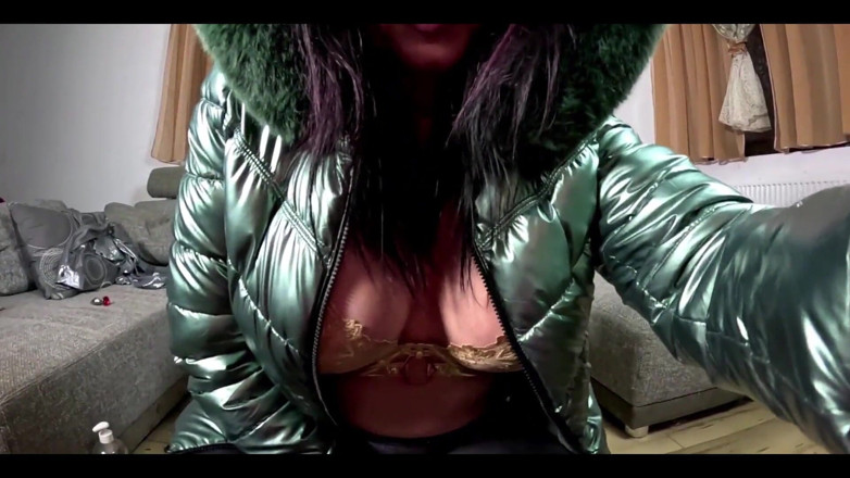 MilfyCalla: Glanzende legging cameltoe, downjack spelen &amp; anale plug solo fetisj