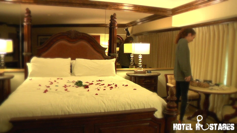 Hotel Captives: Bảng giá 3 với Daisy Destin, Catherine Taylor, Brooke Johnson, Miles...
