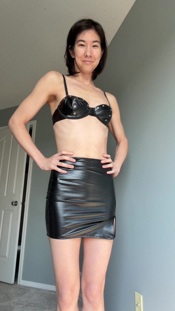 Ms_Emmy_Lynn: Skinny Fit Asian Babe Models Shiny Leather Outfit