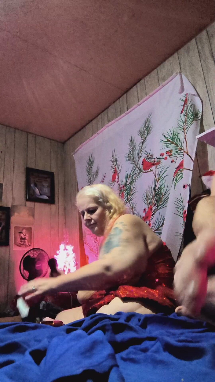 HerculesnVENUS: Asmr fuerte follando su coño en perrito orgulloso