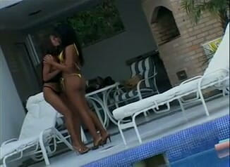 Outdoor pervs: Hot Brazilian babes eat pussy