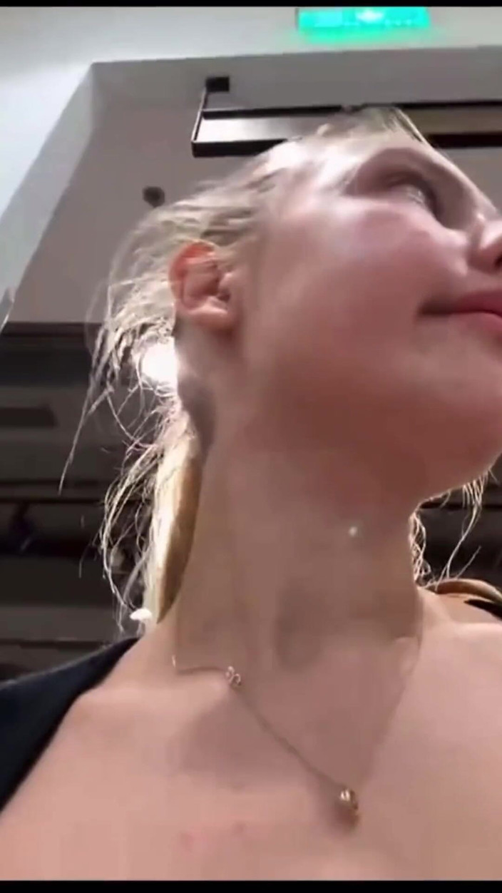 JuiceLussie: 店での自慰