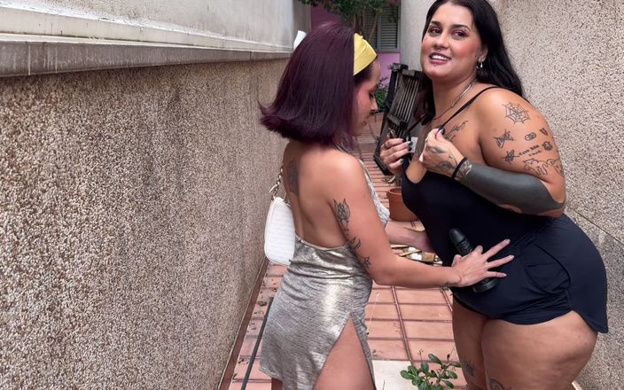 Quente club: O fată grasă a agățat o mamă sexy la blocul...