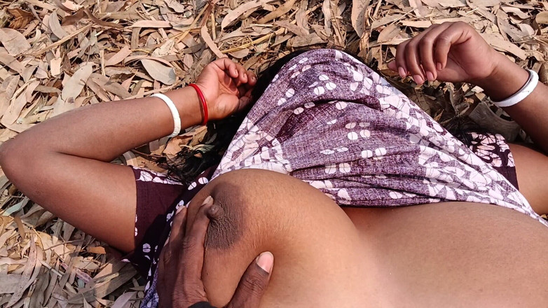 Yousokhona: Desi Hot Bhabhi Outdoor