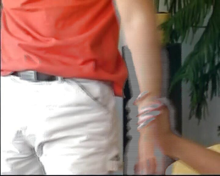 Enjoy German porn: 深色头发的德国宝贝被两个无套混蛋狠操