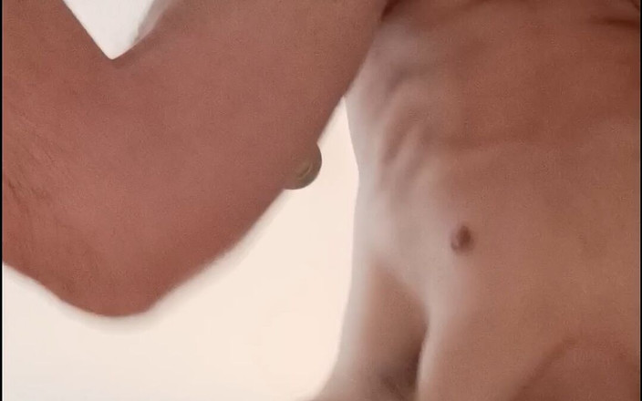 Tony Linx: Dán chai trong mông của tôi