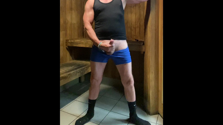 JockDad87: Jockdad87又在桑拿房里发情了