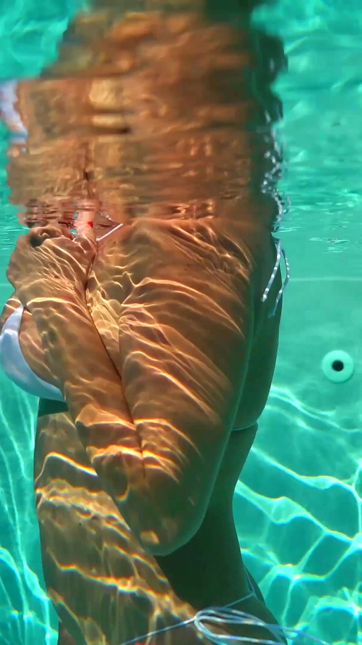 Mugur's World: All Natural MILF Julia North Debaixo d'água anal na piscina