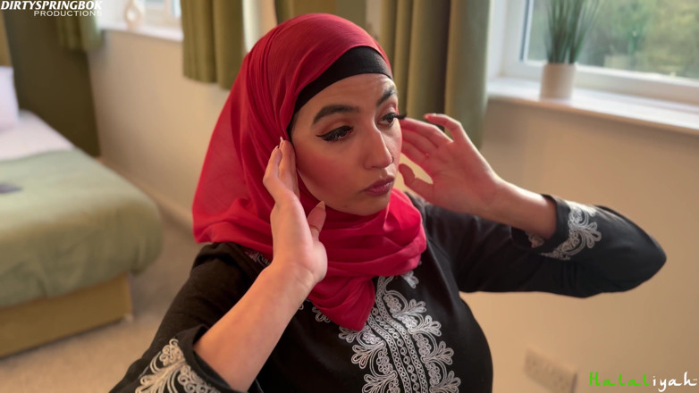 Aaliyah Yasin: Aaliyah Yasin Tries Not to Swallow Her Stepbrothers Cum