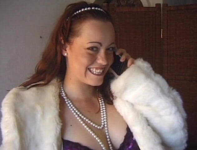 Flash Model Amateurs: Super sexy redhead babe at the interview