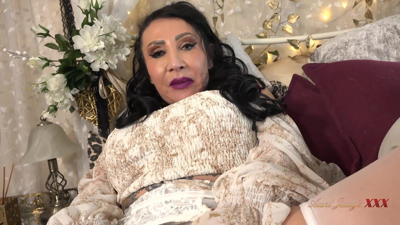 Aunt Judy's XXX: AuntJudysXXX - 你的丰满熟女继母nicole Dupapillon让你操她（第一人称视角）