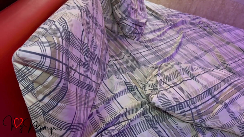 Vivy Marques: Моя непослушная подруга отвела меня в ванну, отсосала мою киску и закончила с дилдо внутри меня