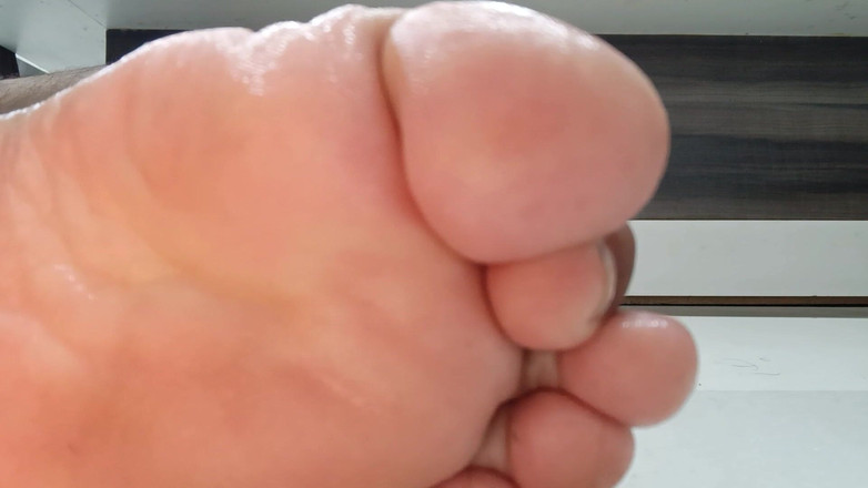 Fetish guys: Delikatnie olejowanie moich stóp - klip fetysz # 2