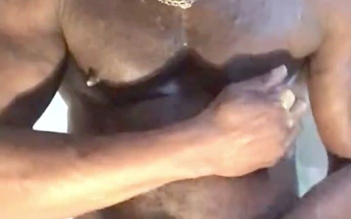 Black mature kinky muscle: Sexy intense grote zwarte lul spier aftrek- en sperma-scènes