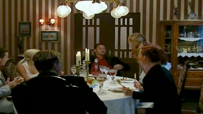 Luxury Porn Channel: Middag med vänner slutar i anal fusk.