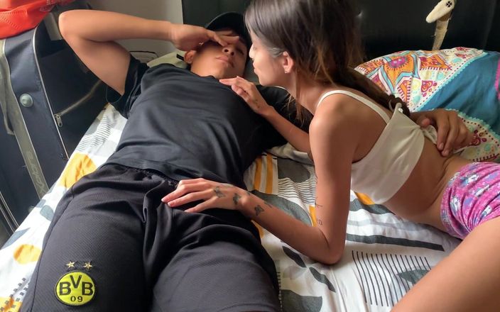 TUflacasex123: Saya tidak boleh masuk ke bilik adik tiri saya 'menyebabkan keinginannya...