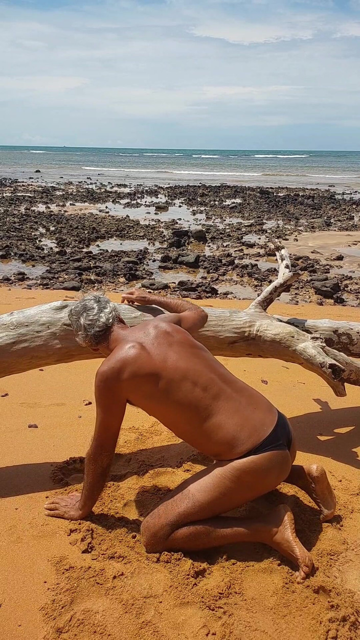 Ladysilvas: Ladysilva Femboy Na Praia Exibindo Sua Bunda De Calcinha