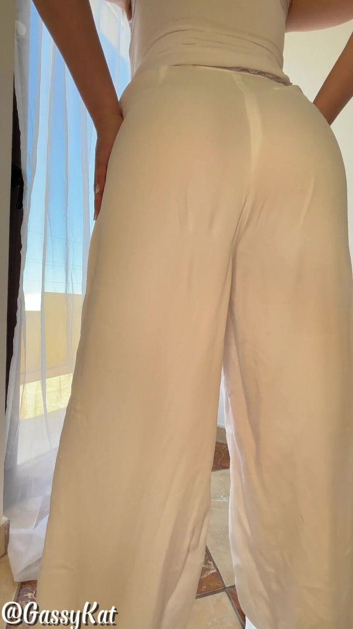 GassyKat: White Pants Bubbly Farts
