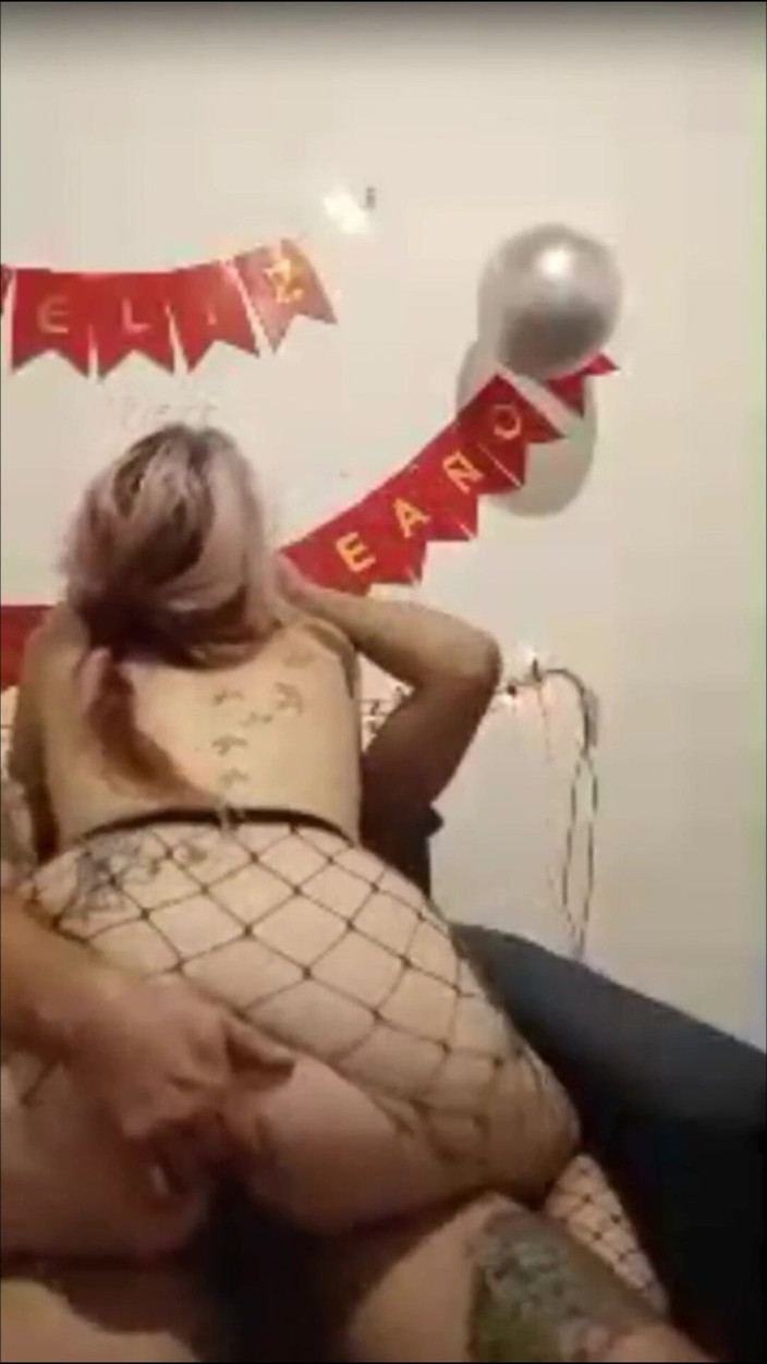 tunoviaputita: Aku ngasih hadiah ulang tahun untuk istri temanku. Nenamala si...