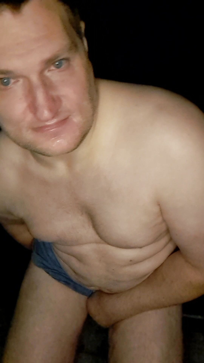 Sissy Samantha: Pukulan dan mainan di luar