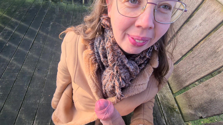 Alison Robell: Aku jadi sange banget gara-gara kepergok nyepong kontolnya saat lagi...