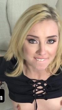 Sislovesme - Haley Reed, demi-sœur blonde sexy, attrape le bois matinal de son demi-frère et le fait jouir