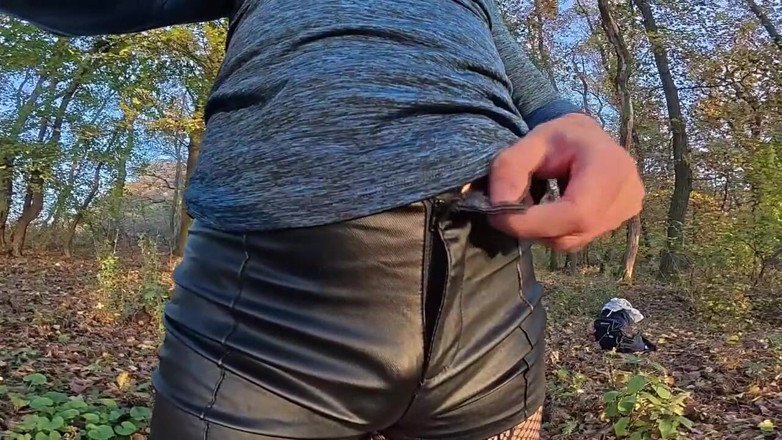 Ladysilvas: Ladysilva Crossdresser w Seksowna bielizna Walking in the Bush Co...