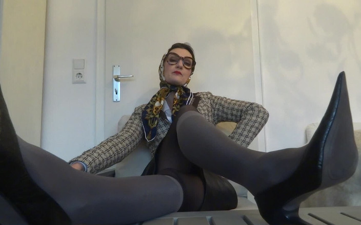 Lady Victoria Valente: Pembuahan kaki keju yang ketat untuk kekasih stoking!