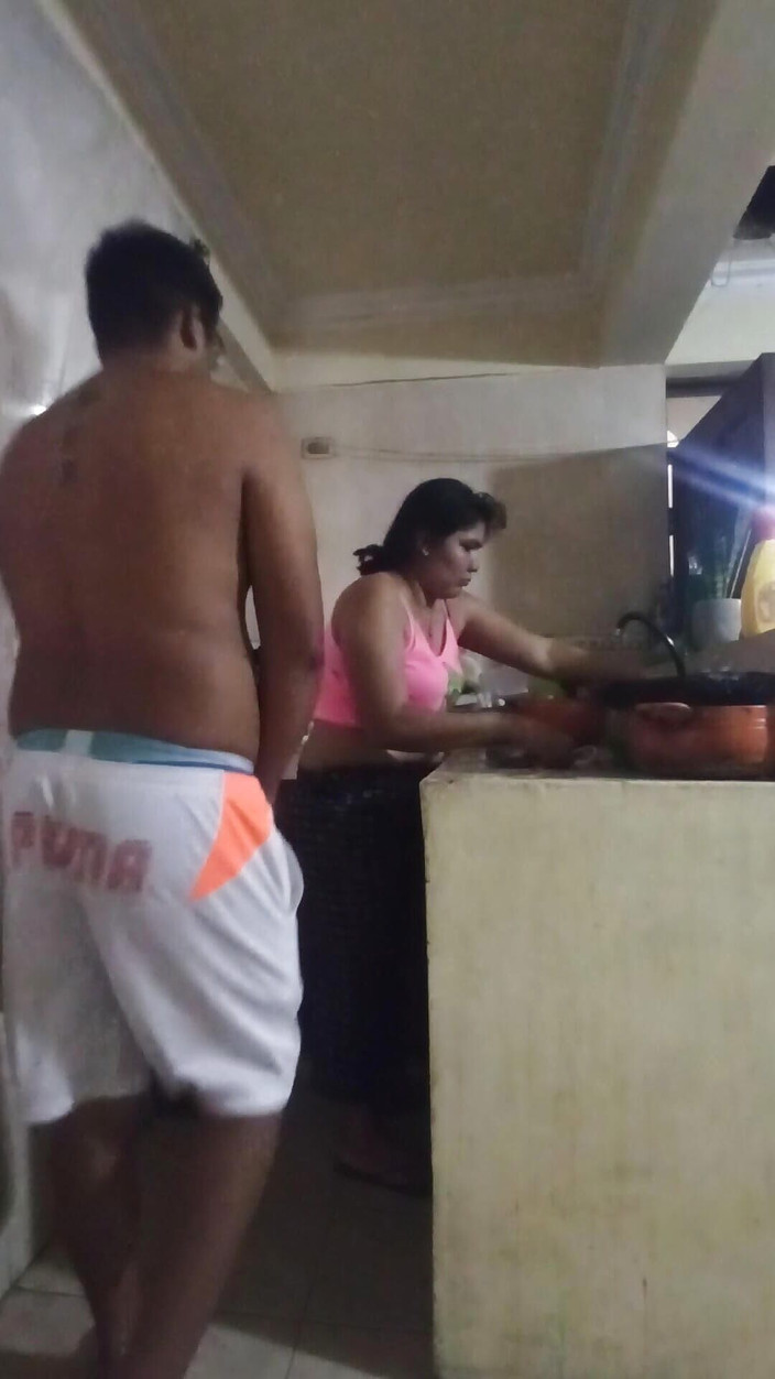 E-Alfa: Un employé se fait baiser dans la cuisine quand ma...